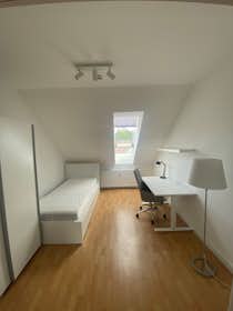 私人房间 正在以 €615 的月租出租，其位于 Potsdam, Geschwister-Scholl-Straße