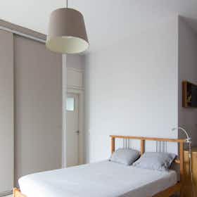 公寓 正在以 €650 的月租出租，其位于 Néa Smýrni, Agias Foteinis