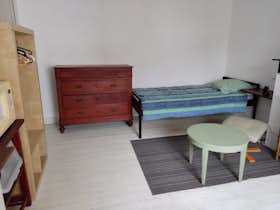 Studio for rent for €520 per month in Forest, Avenue Saint-Augustin