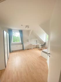 Private room for rent for €670 per month in Potsdam, Geschwister-Scholl-Straße