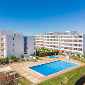 Apartment for rent for €2,000 per month in Loulé, Caminho do Lago