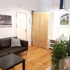 Apartment for rent for €1,100 per month in Madrid, Calle de Atocha