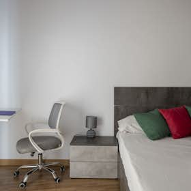 Private room for rent for €690 per month in Barcelona, Carrer de l'Hospital