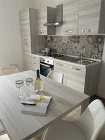 Apartment for rent for €250 per month in Peschici, Via Madonna di Loreto