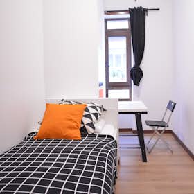 Private room for rent for €390 per month in Cagliari, Via Tigellio