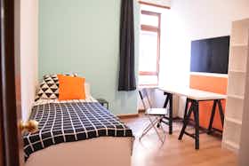Отдельная комната сдается в аренду за 430 € в месяц в Cagliari, Via Tigellio