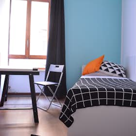 Private room for rent for €430 per month in Cagliari, Via Tigellio