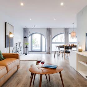Apartment for rent for €8,154 per month in Barcelona, Carrer de Verdi