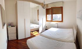 Appartement te huur voor € 1.300 per maand in Casalecchio di Reno, Via del Lavoro