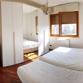 Apartment for rent for €1,300 per month in Casalecchio di Reno, Via del Lavoro