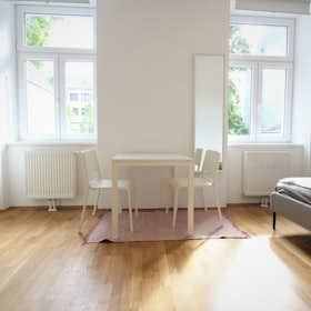 Appartement te huur voor € 740 per maand in Vienna, Herklotzgasse