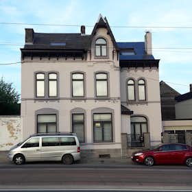 Haus zu mieten für 690 € pro Monat in Charleroi, Chaussée de Bruxelles