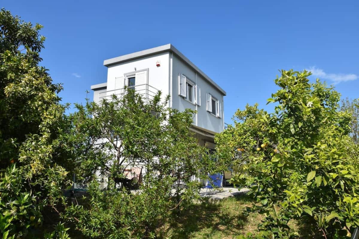 House for rent for €1,150 per month in Aígio, Eparchiaki Odos Aigiou-Valimitikon