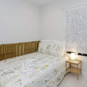 Apartment for rent for €1,565 per month in Madrid, Calle de Gabriel Lobo