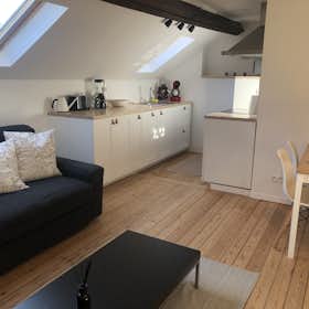 Квартира за оренду для 1 400 EUR на місяць у Forest, Rue du Zodiaque