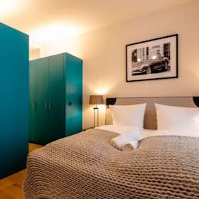 Apartment for rent for €2,190 per month in Frankfurt am Main, Große Bockenheimer Straße