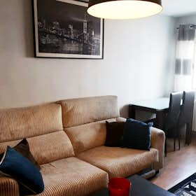 House for rent for €780 per month in Madrid, Calle de Caroli