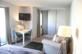 Apartment for rent for €1,750 per month in Frankfurt am Main, Merianstraße
