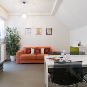 Appartement for rent for € 2.350 per month in Milan, Via Plinio