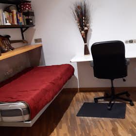 Private room for rent for €450 per month in Barcelona, Carrer de Pitàgores