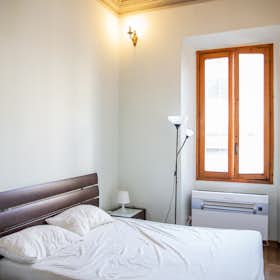 Apartment for rent for €3,000 per month in Florence, Via San Zanobi