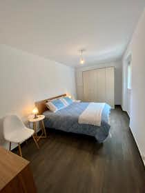 Appartement te huur voor € 900 per maand in Granada, Calle Pedro Antonio de Alarcón