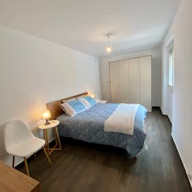 Appartement te huur voor € 900 per maand in Granada, Calle Pedro Antonio de Alarcón