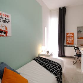Private room for rent for €720 per month in Bologna, Via Giacomo Ciamician