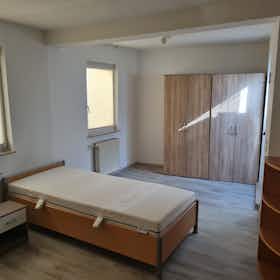 单间公寓 正在以 €1,000 的月租出租，其位于 Stuttgart, Echazstraße
