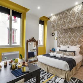 Studio for rent for €1,000 per month in Paris, Rue d'Aboukir