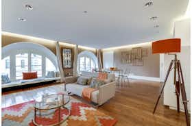 Apartment for rent for €1,000 per month in Paris, Rue de l'Amiral de Coligny