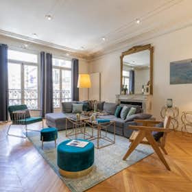Apartment for rent for €1,000 per month in Paris, Rue du Boccador