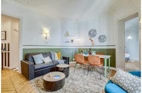Apartment for rent for €1,000 per month in Paris, Rue de Compiègne