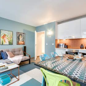 Apartment for rent for €1,000 per month in Paris, Rue d'Enghien