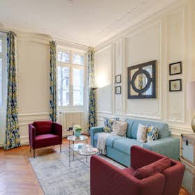 Apartment for rent for €1,000 per month in Paris, Avenue de Messine