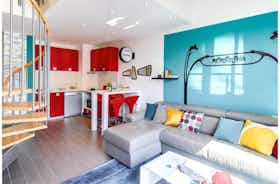 Apartment for rent for €1,000 per month in Paris, Rue Saint-Denis
