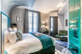 Studio for rent for €1,000 per month in Paris, Boulevard Garibaldi