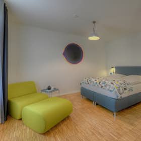 Studio for rent for €1,490 per month in Düsseldorf, Eisenstraße
