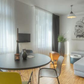 Apartment for rent for €1,980 per month in Düsseldorf, Eisenstraße