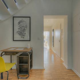 Apartment for rent for €2,280 per month in Düsseldorf, Eisenstraße