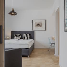 Apartment for rent for €1,690 per month in Düsseldorf, Friedrichstraße