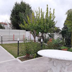 Дом сдается в аренду за 1 800 € в месяц в Bovalino, Via degli Ulivi