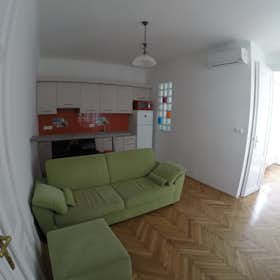 Квартира сдается в аренду за 255 701 HUF в месяц в Budapest, Lónyay utca