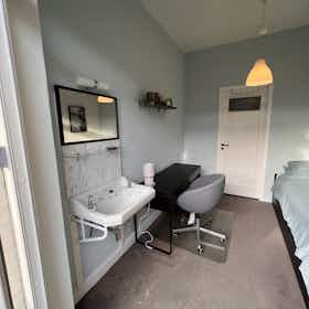 Отдельная комната сдается в аренду за 750 € в месяц в The Hague, Soestdijksekade