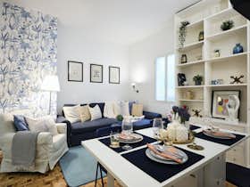 Shared room for rent for €1,705 per month in Madrid, Calle de Aragón