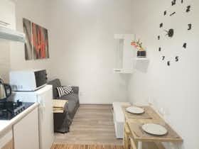 Appartamento in affitto a 500 € al mese a Budapest, Szövetség utca