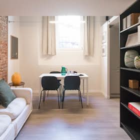 Apartment for rent for €2,211 per month in Milan, Via Ercole Ricotti
