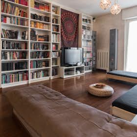 Apartment for rent for €2,790 per month in Milan, Via Mario Pichi
