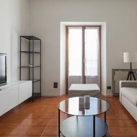 Apartment for rent for €2,444 per month in Milan, Via Ausonio