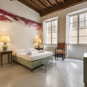 Apartment for rent for €3,300 per month in Florence, Via della Vigna Vecchia